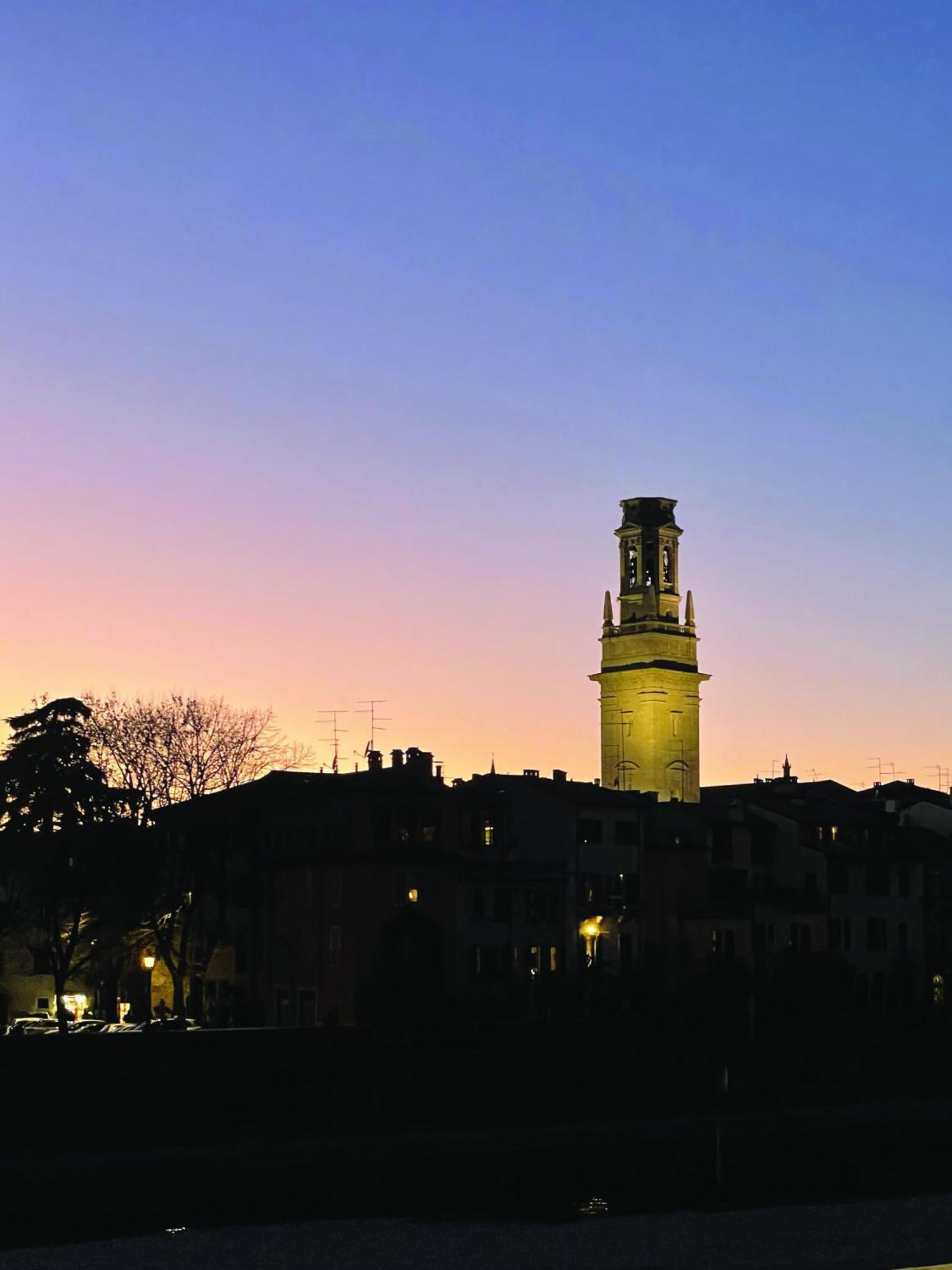Primavera Al Teatro Romano Verona Bagian luar foto