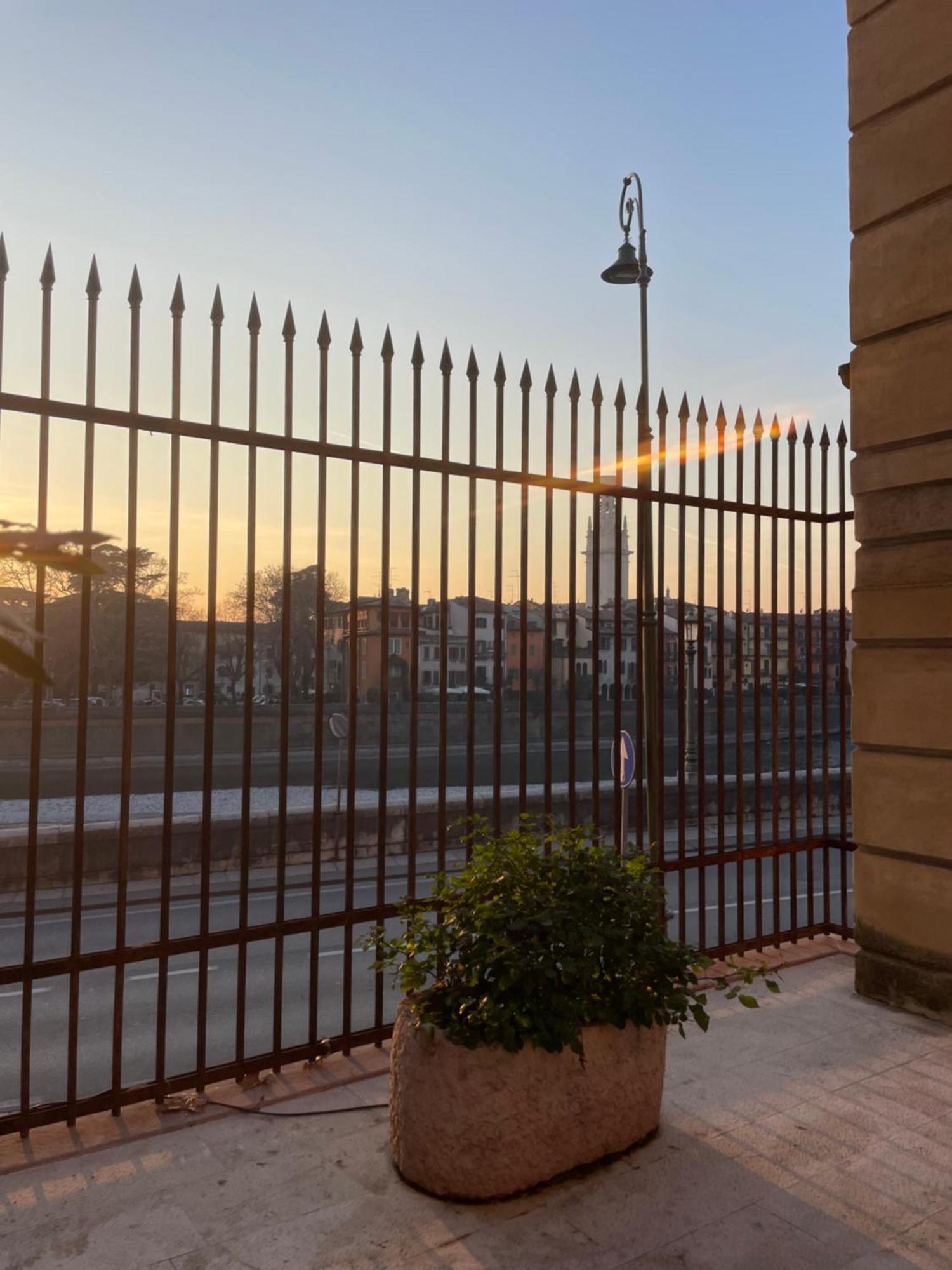 Primavera Al Teatro Romano Verona Bagian luar foto