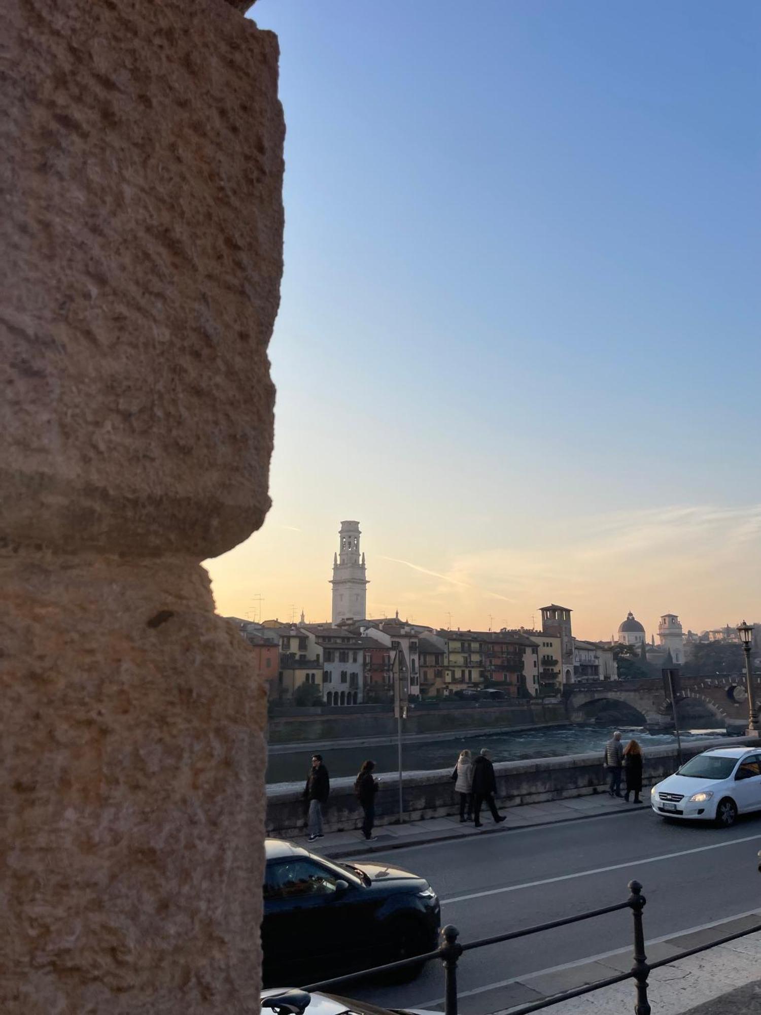 Primavera Al Teatro Romano Verona Bagian luar foto