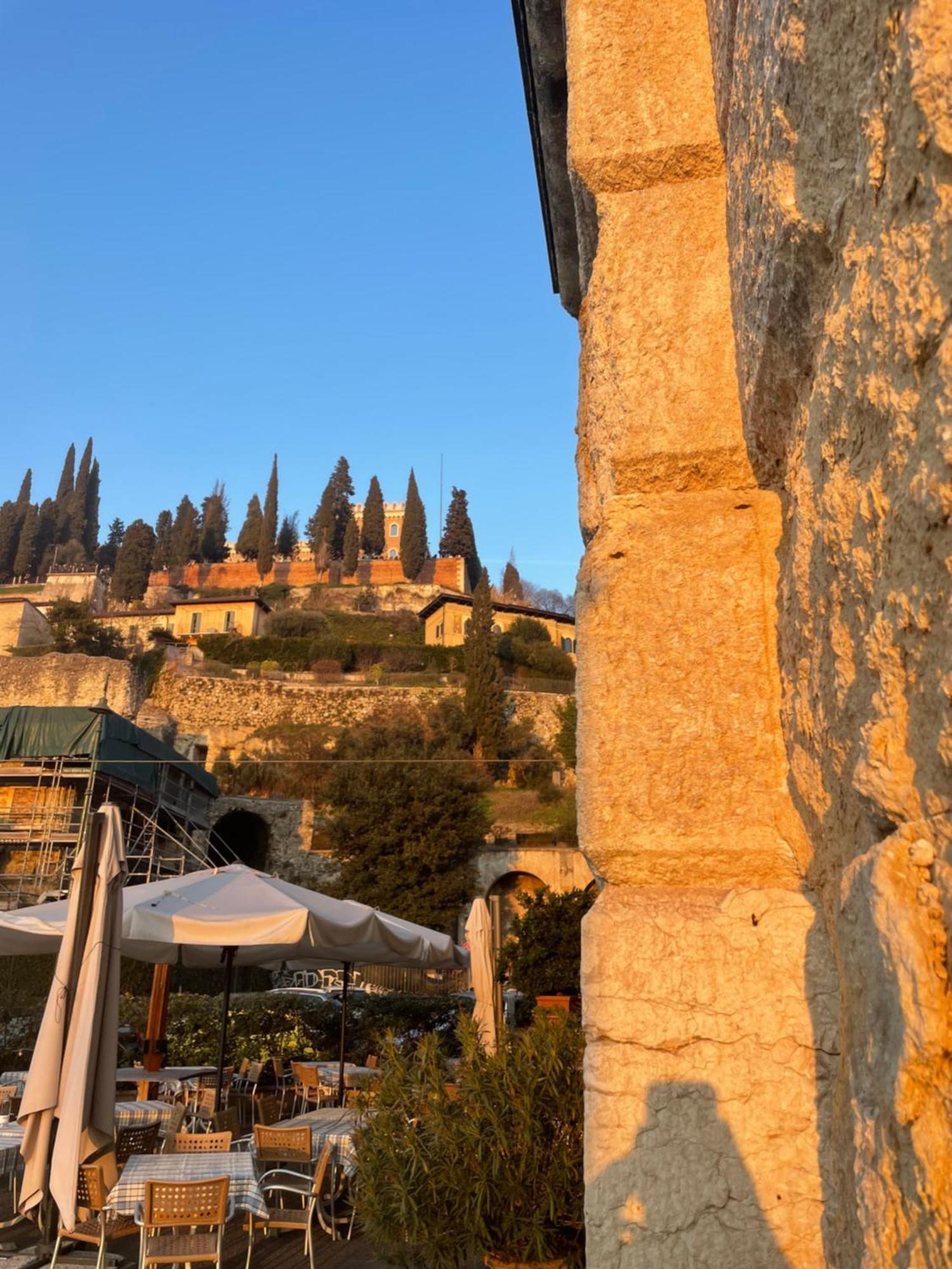 Primavera Al Teatro Romano Verona Bagian luar foto