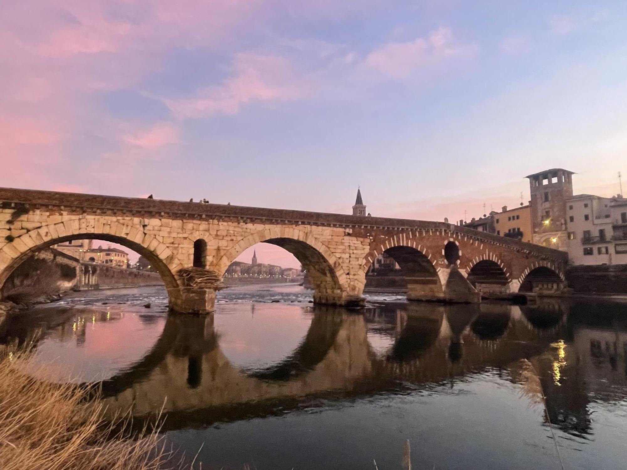 Primavera Al Teatro Romano Verona Bagian luar foto